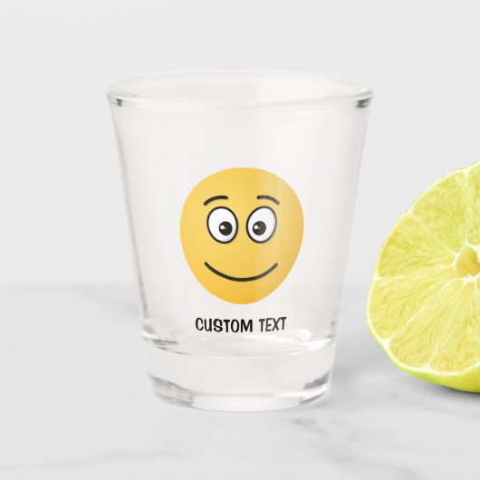 Glimlend gezicht met open ogen shot glas (Voorkant)