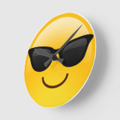 Glimlend gezicht met zonnebrillen Cool Emoji Ronde Klok (Hoek)