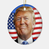 Glimlende Trump Keramisch Ornament (Links)