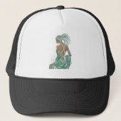 Glimpse of Elegance: Groene Rugloze Jurk Design Trucker Pet (Voorkant)