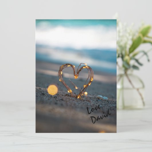 Glinsterend hart op het strand | Unieke romantisch Feestdagenkaart (Staand voorkant)