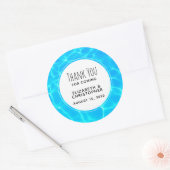 Glinsterende Blauw Zwembad Water Reflecties Bruilo Ronde Sticker (Envelop)