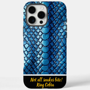Glinsterende blauwe slangenhuid in zacht licht iPhone 16 pro max hoesje