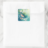 Glinsterende Harmony Koi in een rustige vijver Vierkante Sticker (Tas)