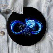 Glinsterende oneindigheid met blauwe roos ronde button 6,0 cm (In situ)