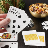 Glinsterende stapels gouden munten pokerkaarten (Insitu)