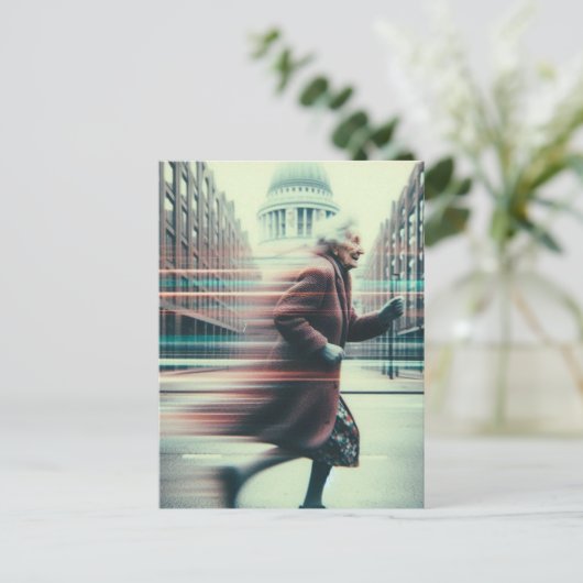 Glitch Funny Schattig Granny Running Briefkaart (Staand voorkant)