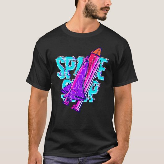 Glitchcore Space Shuttle met tekstruimteschip T-shirt (Voorkant)