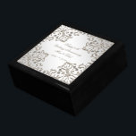 Glitter 60th Diamond Wedding Jubileum Gift Box Cadeaudoosje<br><div class="desc">Een Digitalbcon-Afbeeldingen ontwerp met een platinum zilver kleur en glitter diamantdesign met een verscheidenheid aan aangepaste afbeeldingen, vormen, patronen, stijlen en lettertypen in dit 'Glitter 60th Diamond Wedding Jubileum'. Dit elegante en aantrekkelijke ontwerp is compleet met aanpasbare tekstletters die bij uw eigen speciale gelegenheid passen. VOLTOOID UW MEMORABLE WEDDING JUBILEUM...</div>