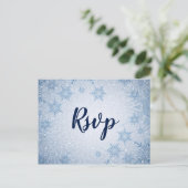 Glitter Blue Snowflakes winterbruiloft rsvp Uitnodiging Briefkaart (Staand voorkant)