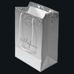 Glitter Drip 30th Birthday Silver Medium Cadeauzakje<br><div class="desc">Deze cadeautas van het 30e verjaardag van deze film is voorzien van een dunne,  zilveren faux glitter drip border en een zilveren ombre achtergrond. Pas het met haar naam in handschrift manuscript,  samen met haar verjaardag en hieronder datum aan.</div>