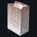 Glitter Drip 50th Birthday Roos Gold Medium Cadeauzakje<br><div class="desc">Deze schenkingstas van het 50ste verjaardagsfeestje is voorzien van een dunne roos gouden faux glitter drip border en roos gouden achtergrond. Pas het met haar naam in handschrift manuscript,  samen met haar verjaardag en hieronder datum aan.</div>