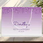 Glitter Drip 90th Birthday Paars Groot Cadeauzakje<br><div class="desc">Deze schenkingstas van het 90ste verjaardagsfeestje is voorzien van een paarse faux glitter drip border en paarse ombre background. Pas het met haar naam in handschrift manuscript,  samen met haar verjaardag en hieronder datum aan.</div>