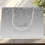 Glitter Drip 90th Birthday Silver Groot Cadeauzakje<br><div class="desc">Deze schenkingstas van het 90ste verjaardagsfeestje is voorzien van een dunne,  zilveren faux glitter drip border en ombre background. Pas het met haar naam in handschrift manuscript,  samen met haar verjaardag en hieronder datum aan.</div>