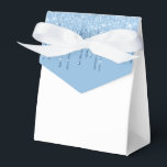 Glitter Drip Party Treat Box Bedankdoosjes<br><div class="desc">Party gunst doos wordt getoond met een blauwe kleur faux glitter drup print op de voorflap. Perfect voor het geven van cadeaus. Pas dit object aan of koop zoals het is. Tip: voeg gewoon je geweldige lekkernijen toe en voeg wat schattig lint toe. Gelicentieerd afdrukken</div>