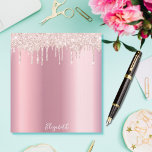 Glitter drip roze roze roze roze goudglanzend glas notitieblok<br><div class="desc">Gedecorreerd met roos goudfaux glitter-druppelaar,  verfdruppelvormig. Elegant roze faux metallische achtergrond. Sjabloon voor Jouw naam in wit die met een hand wordt geschreven stijlmanuscript met letters.</div>