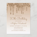 Glitter Drips Gold 30th Birthday Party Invitation Briefkaart<br><div class="desc">Deze trendy 30e verjaardagsuitnodiging is voorzien van een dunne gouden faux glitter drip border and ombre background. De woorden "30th Birthday"en de naam van de gast van eer verschijnen in casual gouden gekleurd handschrift manuscript,  met de rest van de klantgerichte tekst in sans serif doopvont.</div>