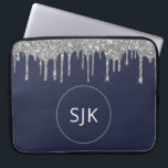 Glitter Drips Navy Blue Silver Girly Monogrammed Laptop Sleeve<br><div class="desc">Luxe Silver en Navy Blue Faux Glitter en Sparkle Elegant Monogrammed Initialen Hoesje. Dit hoesje kan worden aangepast om uw initiaal en voornaam op te nemen.</div>