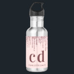 Glitter druppelt roze roze goud aangepaste monogra waterfles<br><div class="desc">Een gouden achtergrond van roos met elegant roos goud,  roze faux glitter druppels,  druppelaar. Donkere goudkleurige roos tekst. Pas uw monogram initialen en jouw naam aan en voeg deze toe.</div>