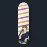 Glitter Gold en roze, kortegolf Persoonlijk Skateboard<br><div class="desc">Een schattige platte illustratie van een meisje met een korte horizon in een roze en gouden glitterstrepen achtergrond. Pas het aan met jouw naam.</div>