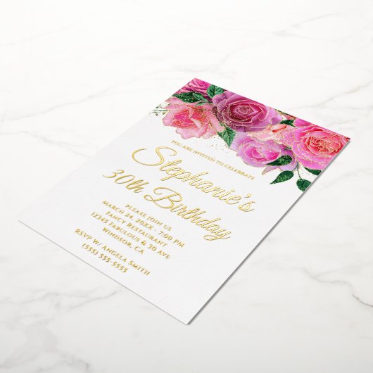 Glitter Hot Pink Roos Glam 30e verjaardag Folie Uitnodiging (Gedraaid)