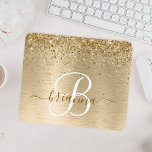 Glitter-monogram goudpenseel muismat<br><div class="desc">Pas dit trendy ontwerp van het draaiende klokje met  gouden mousserende glitter op een gouden geborstelde metalen achtergrond eenvoudig aan.</div>