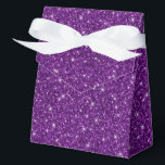 Glitter Party Treat Box Bedankdoosjes<br><div class="desc">Party gunst box wordt getoond met een feestelijke paarse kleur faux glitter print. Perfect voor het geven van cadeaus. Pas dit object aan of koop zoals het is. Tip: voeg gewoon je geweldige lekkernijen toe en voeg wat schattig lint toe. Gelicentieerd afdrukken</div>