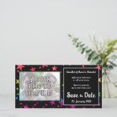 Glitter Regenboog Sterren Gay Bruiloft Verjaardag Save The Date (Staand voorkant)