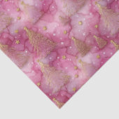 Glitterende gouden kerstboom op roze tissuepapier (Detail)