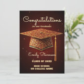 Glitterende Graduation Cap en Confetti op rood Kaart (Staand voorkant)