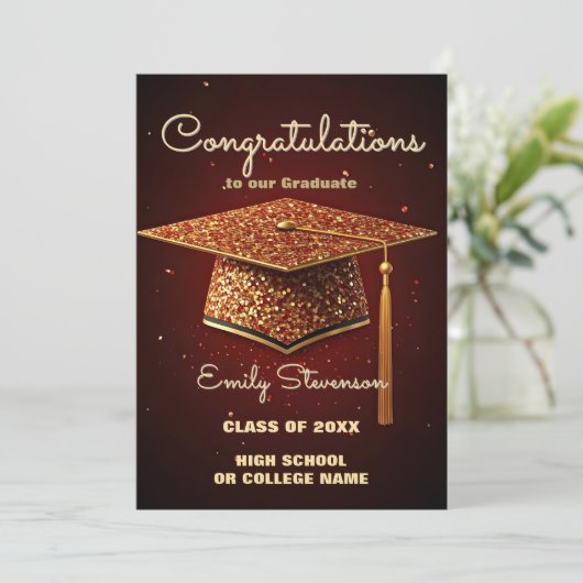 Glitterende Graduation Cap en Confetti op rood Kaart (Staand voorkant)