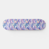 Glitterende regenboog en eenhoorns op wolken persoonlijk skateboard (Horizontaal)