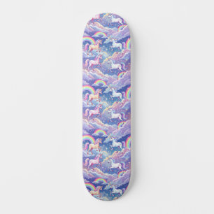 Glitterende regenboog en eenhoorns op wolken persoonlijk skateboard