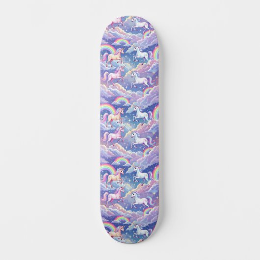Glitterende regenboog en eenhoorns op wolken persoonlijk skateboard (Voorkant)