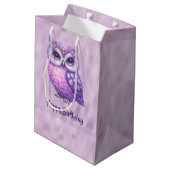 Glitterige Paarse Uil op een glanzende Paarse acht Medium Cadeauzakje (Achterkant Gekanteld)