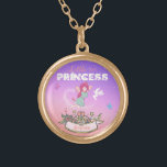 👸 Glittering Fairy Princess Custom Name    Goud Vergulden Ketting<br><div class="desc">Het is de fantasie van elk meisje om een mooie prinses te zijn. Dit ontwerp bevat een sproeiende prinses, een elegante kroon om de naam van je jongere te plaatsen, een mousserende achtergrond van spijsverteringsstof, en een mousserende fee. De woorden "Little Princess" zijn beide geschreven in speciale lettertypen. Perfect om...</div>