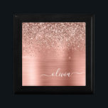 Glittermonogram geborsteld metaal Roos Gold Pink Cadeaudoosje<br><div class="desc">Roos Goud - Blush Pink Faux Folie Metallic Sparkle Glitter Brushed Metal Monogram Name Jewelry Keepomwille Box. Dit maakt het perfecte afstuderen,  de verjaardag,  de bruiloft,  het vrijgezellenfeest,  de verjaardag,  het baby shower of het bachelorette feest cadeau voor iemand die van glam luxe en chic stijlen houdt.</div>