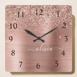 Glittermonogram geborsteld metaal Roos Gold Pink Vierkante Klok<br><div class="desc">Roos Gold - Blush Pink Faux Folie Metallic Sparkle Glitter Brushed Metal Monogram Name Clock. Dit maakt de perfecte liefhebbende 16 verjaardag,  bruiloft,  vrijgezellenfeest,  verjaardagsdag,  baby shower of vrijgezellenfeest voor iemand die van luxe glam en stijl houdt.</div>