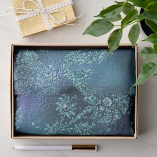 Glittervis en bloemen op blauwe ontkoppeling tissuepapier (Geschenk)