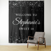 Glittery Black Welkom bij Sweet 16 Birthday Wandkleed (In situ)