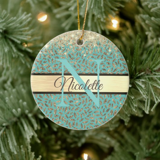 Glittery Gold Feathers Monogram Keramisch Ornament (Boom)