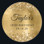 Glittery Gold Foil 18th Birthday Ronde Sticker<br><div class="desc">Creëer je eigen 18e verjaardagsfeest bevoordeelt stickers. Meisjes faux sparkly gold glitter op de boven- en onderrand, over een faux gouden metaal-stijl ombre-folie. Pas de lettertypestijlen aan om uw eigen favoriete sticker te creëer voor haar speciale viering. Een klassieke elegante kalligrafie die met een al petten serif doopvont in paren...</div>