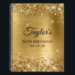 Glittery Gold Foil 90th Birthday Guest Notitieboek<br><div class="desc">Creëer je eigen 90e verjaardagsbezoekersboek in een leeg notitieboek. Meisjes faux dun goudglitter op de boven- en onderrand, over een faux gouden bruine folie met een gouden metalen stijl. Pas de lettertypestijlen aan om je eigen gastenboek te creëer en haar speciale viering. Een klassieke elegante kalligrafie die met een al...</div>
