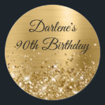 Glittery Gold Foil 90th Birthday Ronde Sticker<br><div class="desc">Creëer uw eigen fancy monogram stijlvolle mijlpaal 90e verjaardagsviering envelop zegels voor haar. De achtergrond is voorzien van een goudgele ombre geborsteld metalen stijl folie digitale kunst grafisch. Langs de onderkant is een band van gouden faux sprankelende glitter girly glam. De kleur, grootte of stijl van het lettertype aanpassen. De...</div>