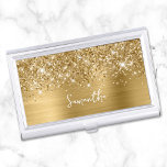 Glittery Gold Glam Name Visitekaarthouder<br><div class="desc">Pas het moderne handgeschreven stijlmanuscript aan om uw eigen hoesje van het visitekaartje te creëer. Voeg een initiaal van het monogram aan creëer een combinatie van het voornaam initiaal toe. Meisjesbaas met stuffer. Meisjes faux goudglitter en geborsteld metaal folie digitale kunst die als een foto op je design zal afdrukken....</div>