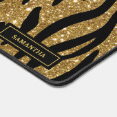 Glittery Gold Zebra Patroon Aangepast Monogram Bureaumat (Hoek)