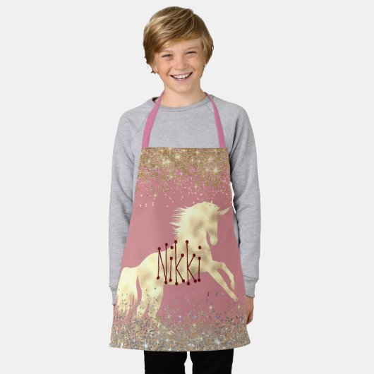 Glittery Gouden Eenhoorn op Roze Gepersonaliseerd Schort (Gedragen)