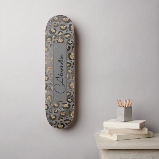 Glittery Leopard Print op Glossy Grey Persoonlijk Skateboard (Muurkunst)