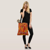 Glittery Maple Leaves in Autumn, Herfst in Liefde Tote Bag (Op model)