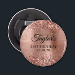 Glittery Roos Gold Foil 21st Birthday Button Flesopener<br><div class="desc">Creëer uw eigen 21ste verjaardagsfeestgunsten. Girly faux sparkly roos gouden glitter op de boven- en onderkant, over een faux roze blush roos goud geborsteld metal stijl ombre folie. Pas de lettertypestijlen aan creëer uw eigen ontwerp van de de flessenopener van de gunst voor haar speciale viering aan. Een klassieke elegante...</div>